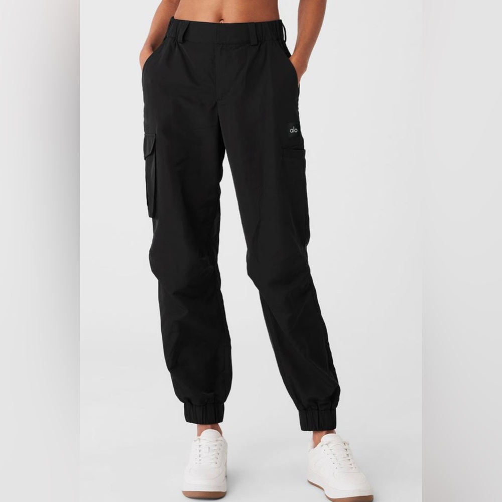 ALO Yoga Black Cargo Pants with Elastic Waistband